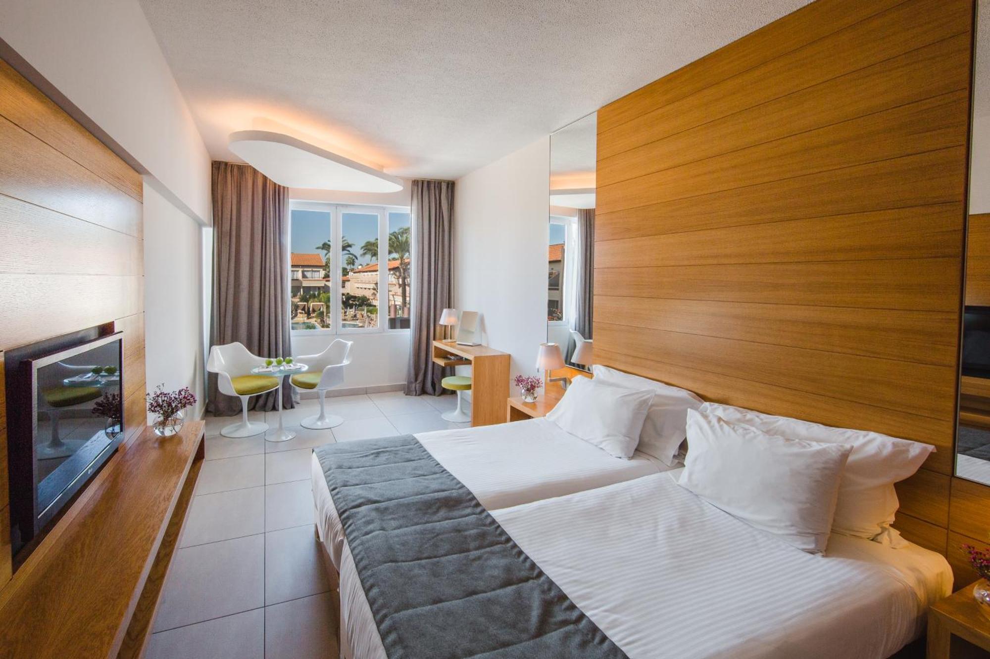 Superior Double or Twin Room with Pool View (No Balcony)