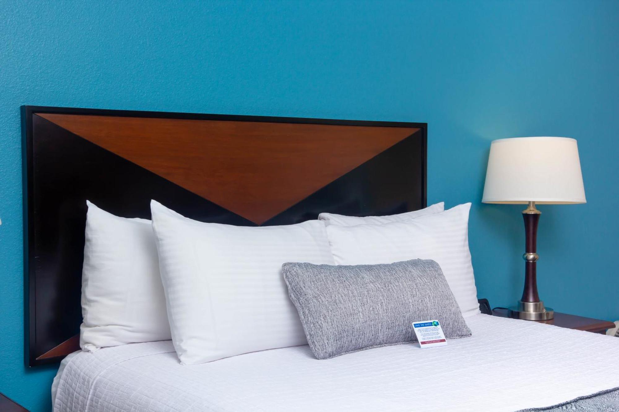 Petite Queen Room