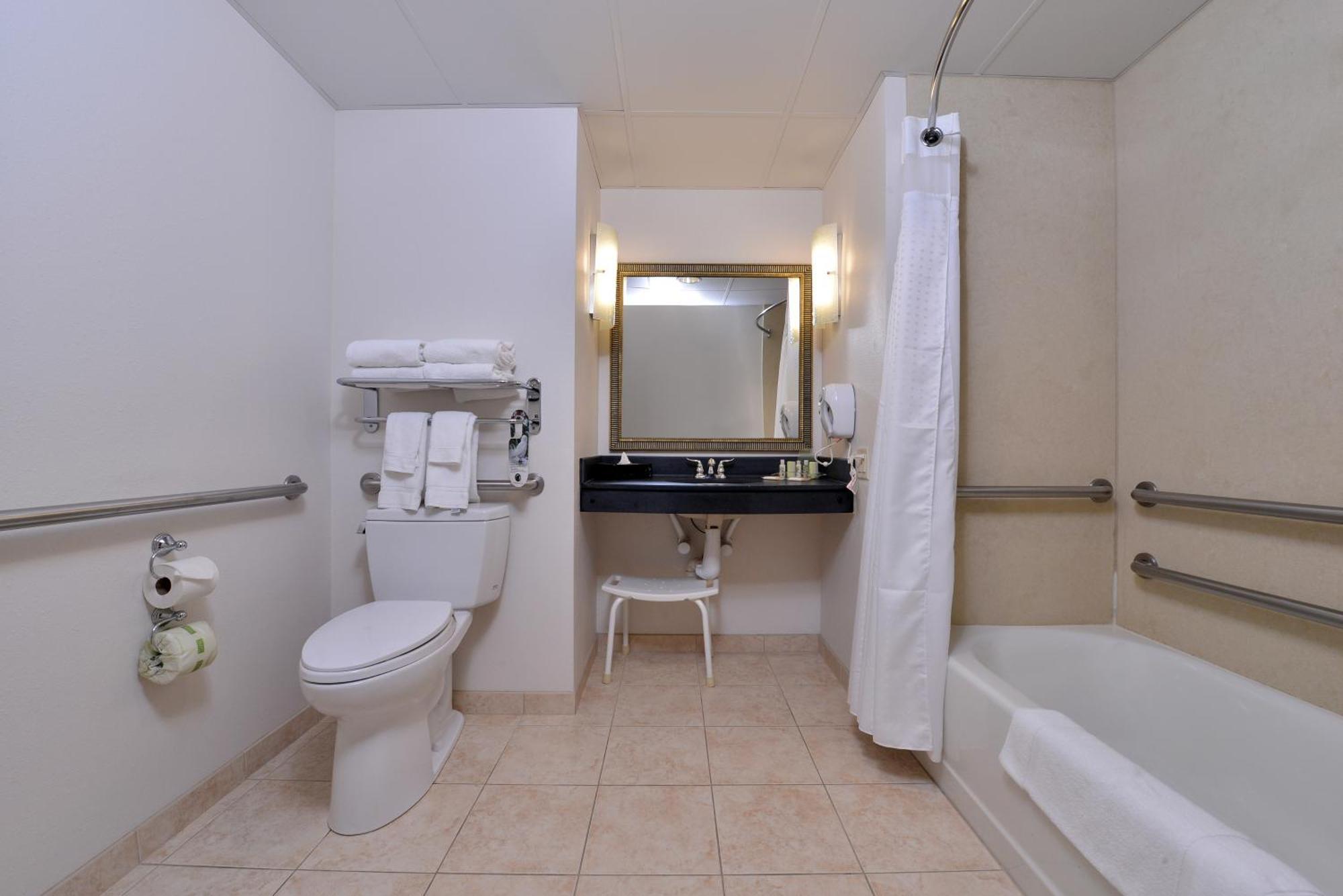 Standard Queen Room Two Queen Beds Mobility Accessible Tub
