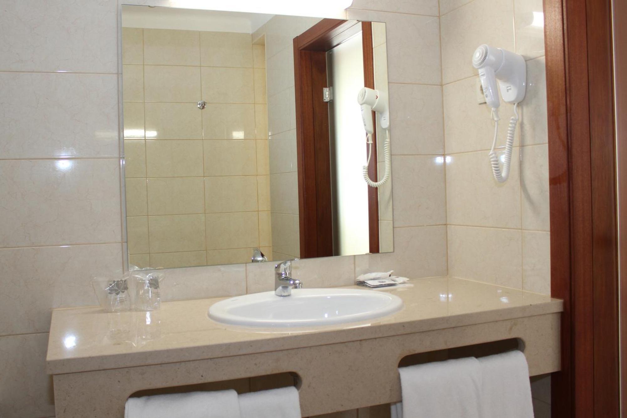 Quarto Familiar (3 Adultos)
