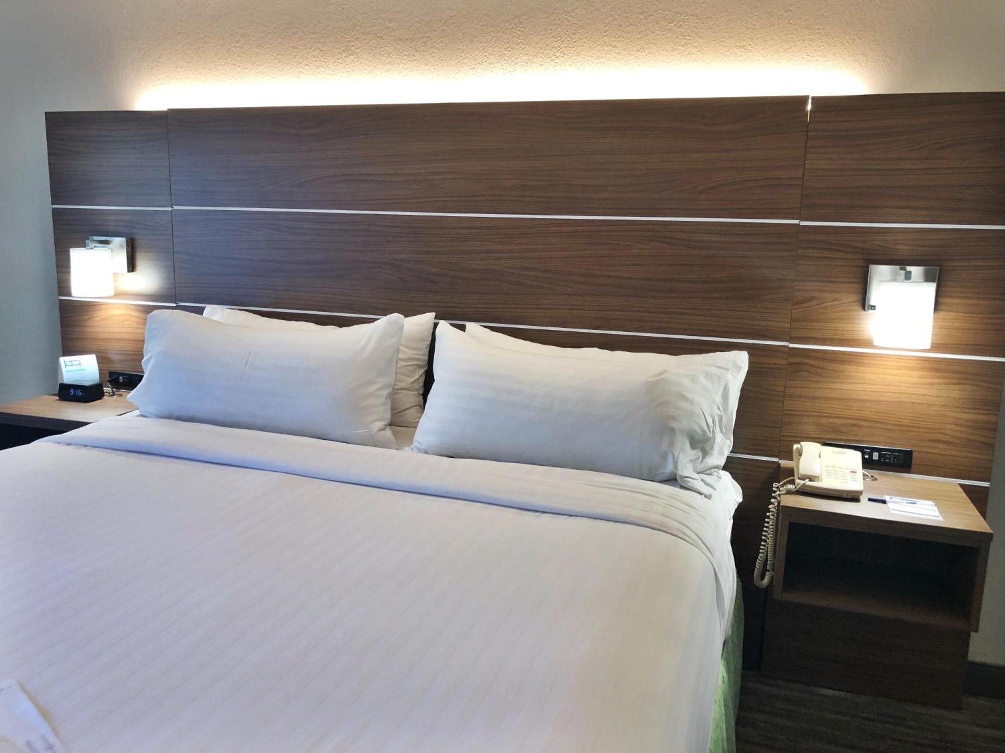 Standard King Room with Balcony,1448596483:JPEG