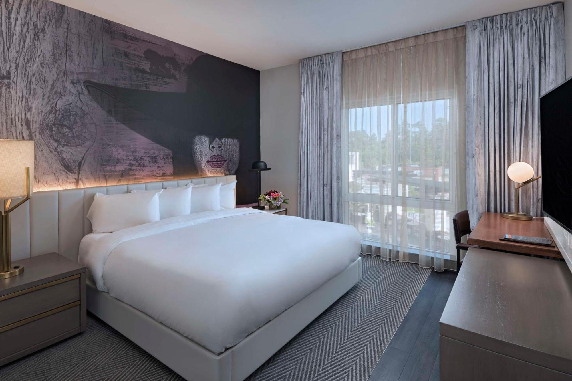 1 King Bed Accessible Tub,1448924674:JPEG