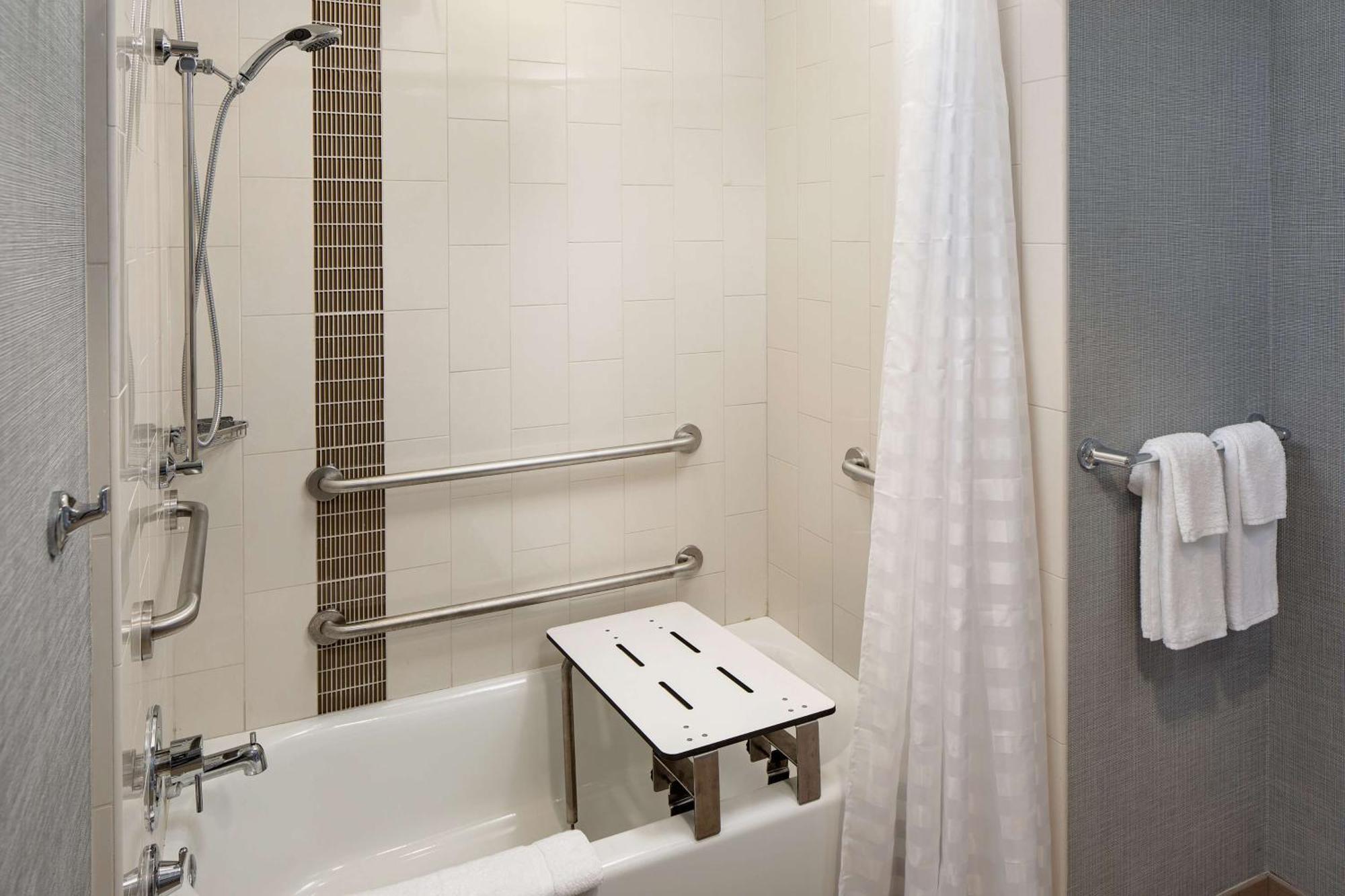 King Suite Sofa Bed Roll Shower Disability Access