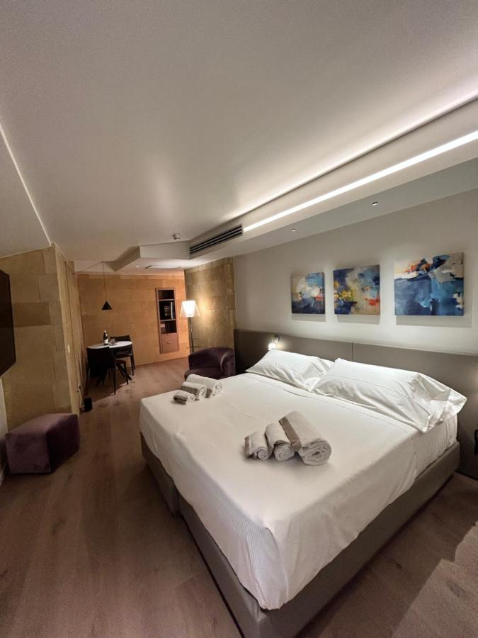 Deluxe Room,1474423009:JPEG