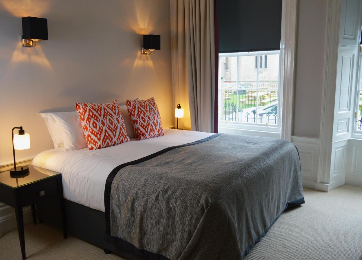 Suite Four Double Beds Two Sofa Beds Annex Room or Non-Smoking,1498620673:JPEG