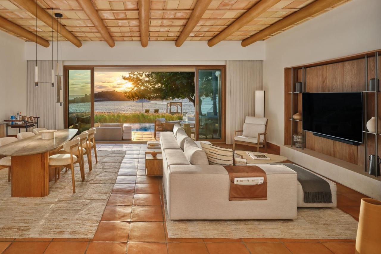 Luxury Villa 1 Bedroom Villa 1 King Beachfront Whirlpool