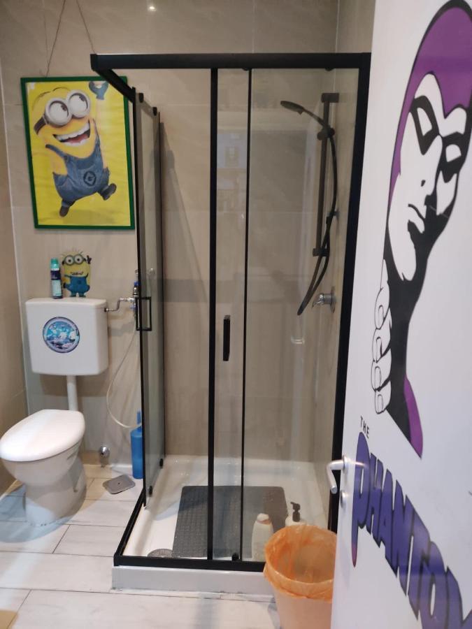 Double or Twin Room Private External Bathroom,1521406363:JPEG
