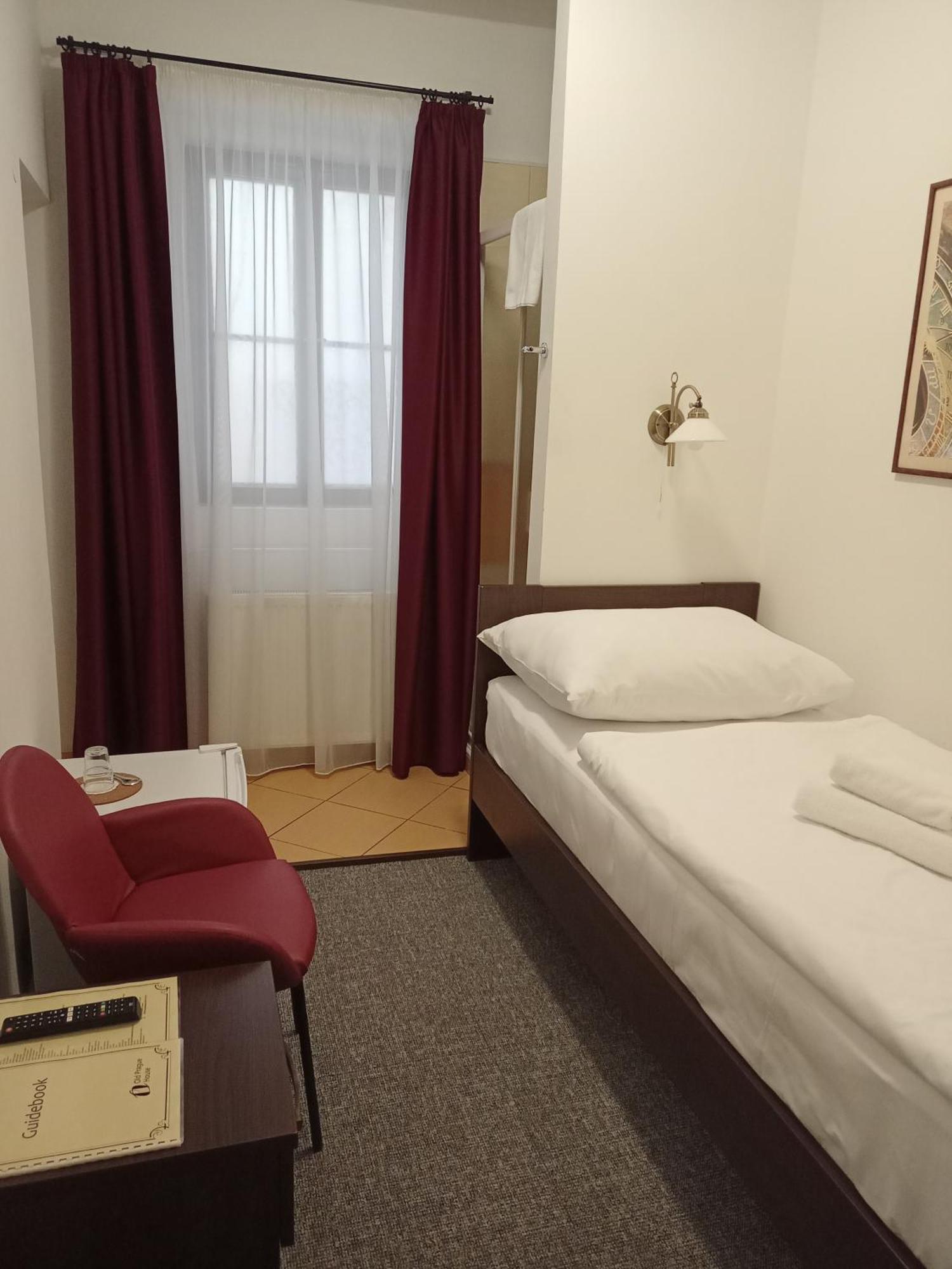 Single Room with Private Bathroom,1574764109:JPEG