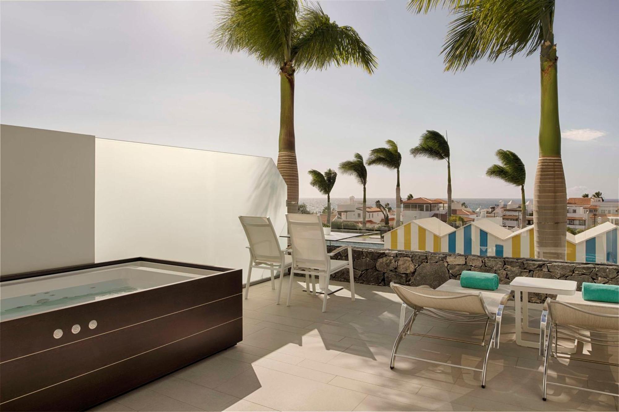 Suite Junior outdoor hot tub