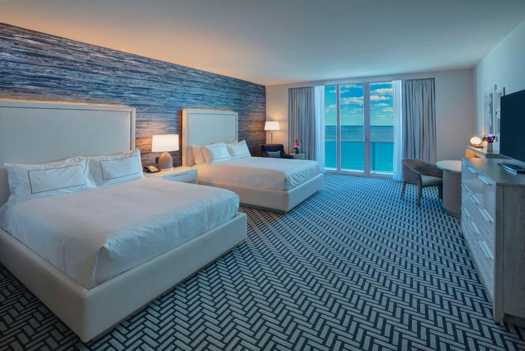 Queen Room Two Queen Beds Balcony Oceanfront,1509855010:JPEG