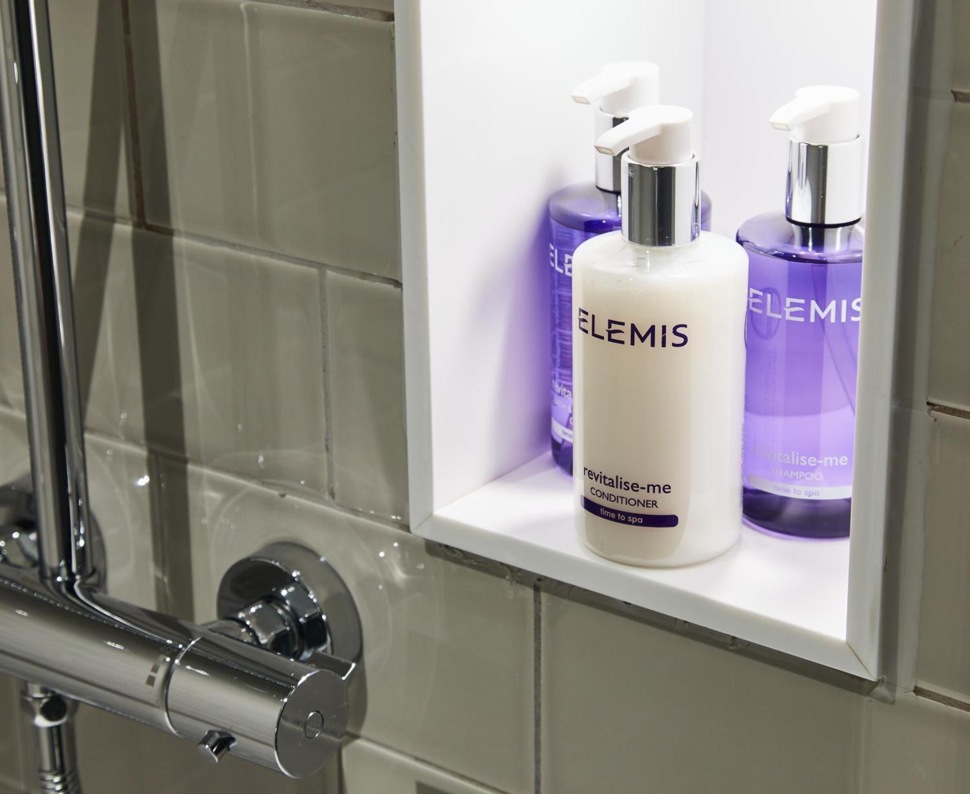 Superior King Room,1516350388:JPEG