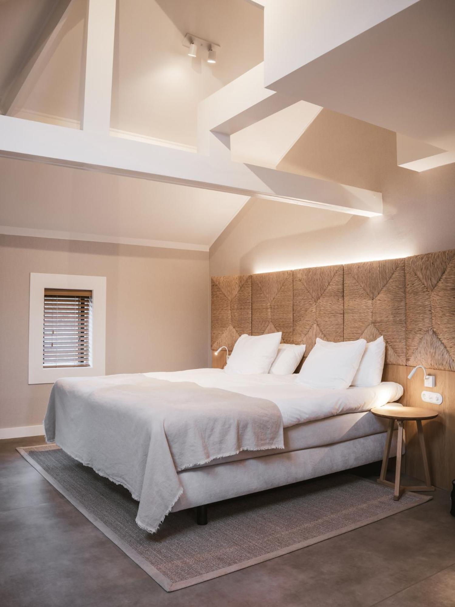 Deluxe Double Room with Balcony,1516398469:JPEG