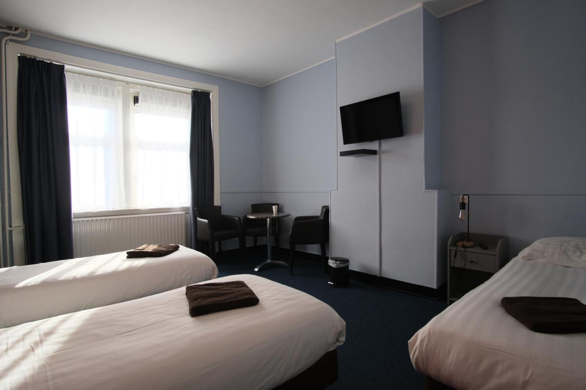 Dreibettzimmer mit Gemeinschaftsbad