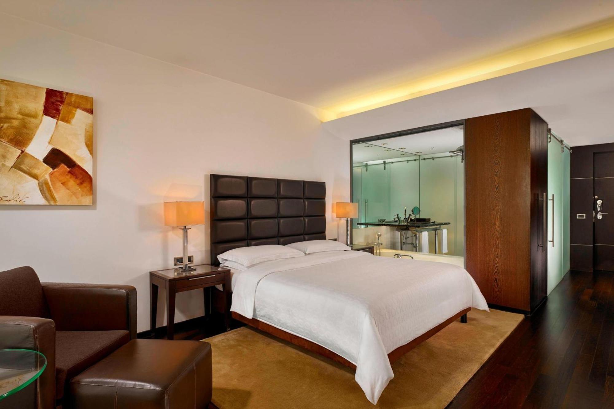 Club, Club Lounge and Spa access level, Guest room, 1 Queen