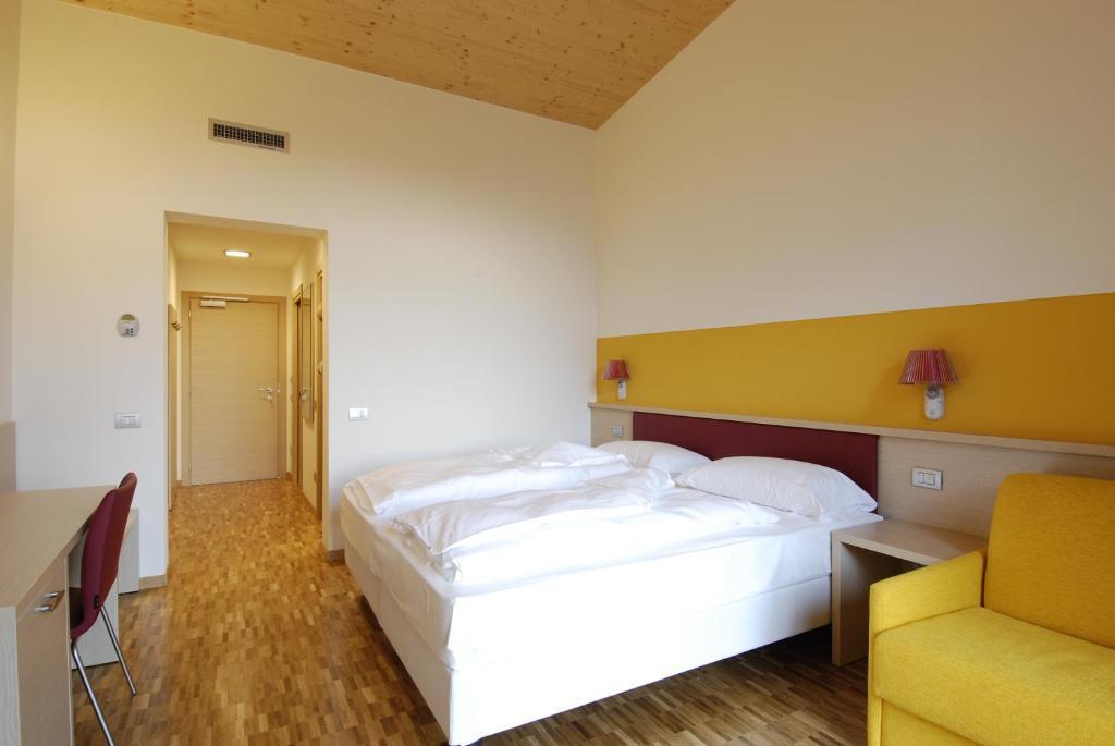 Deluxe Double Room with Balcony,1168774807:JPEG