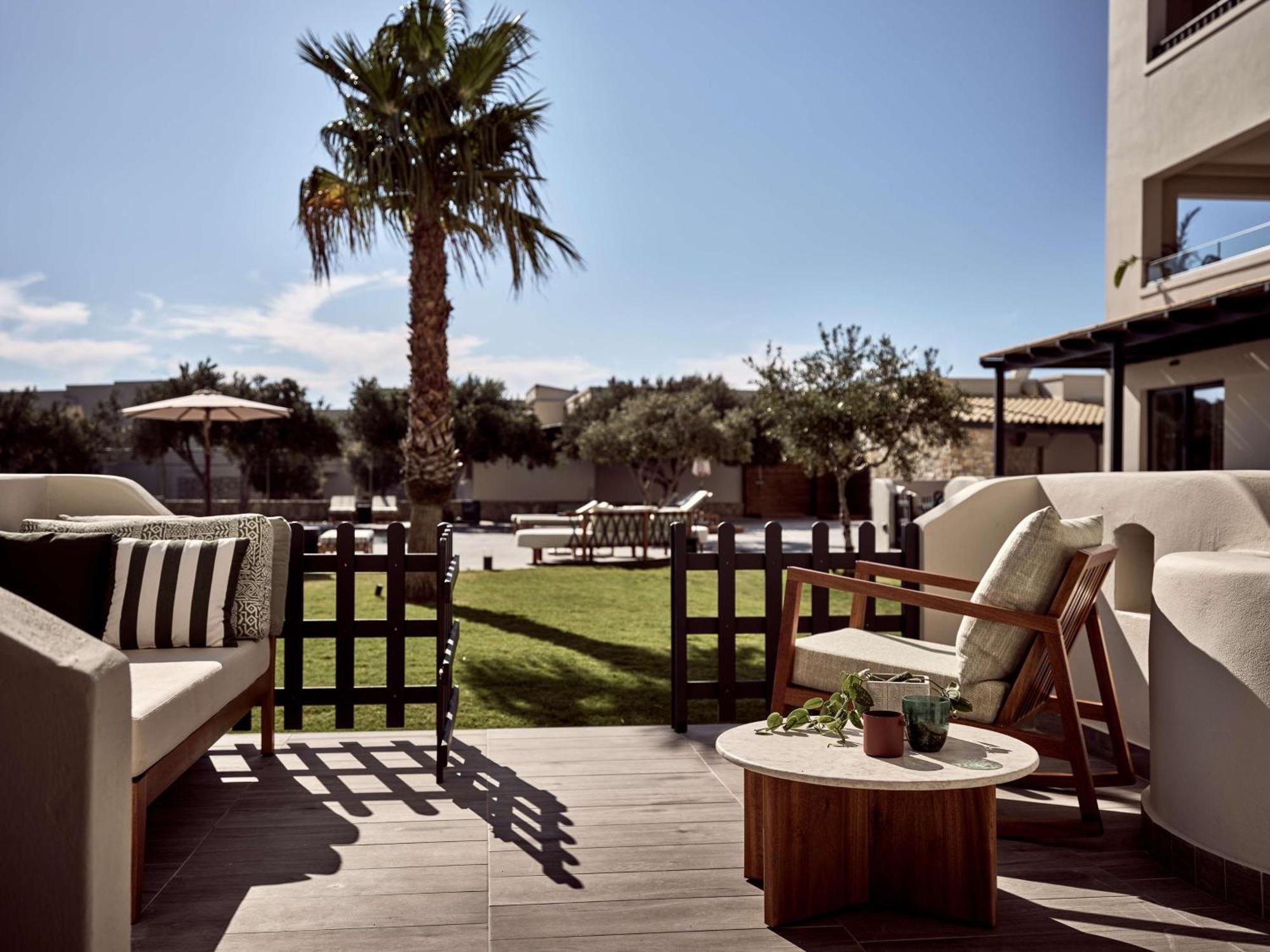 Evergreen Retreat King Room Terrace