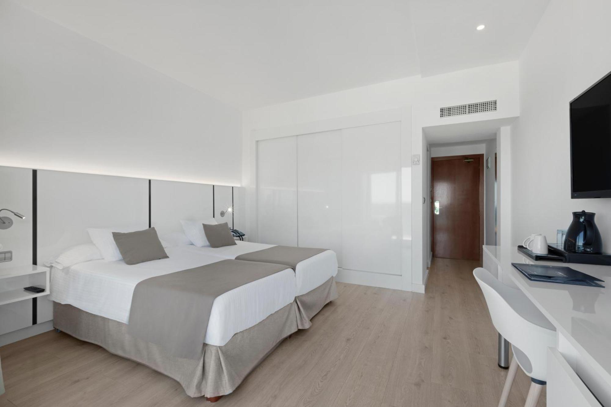 Superior Twin Room with Sea View,1528230481:JPEG