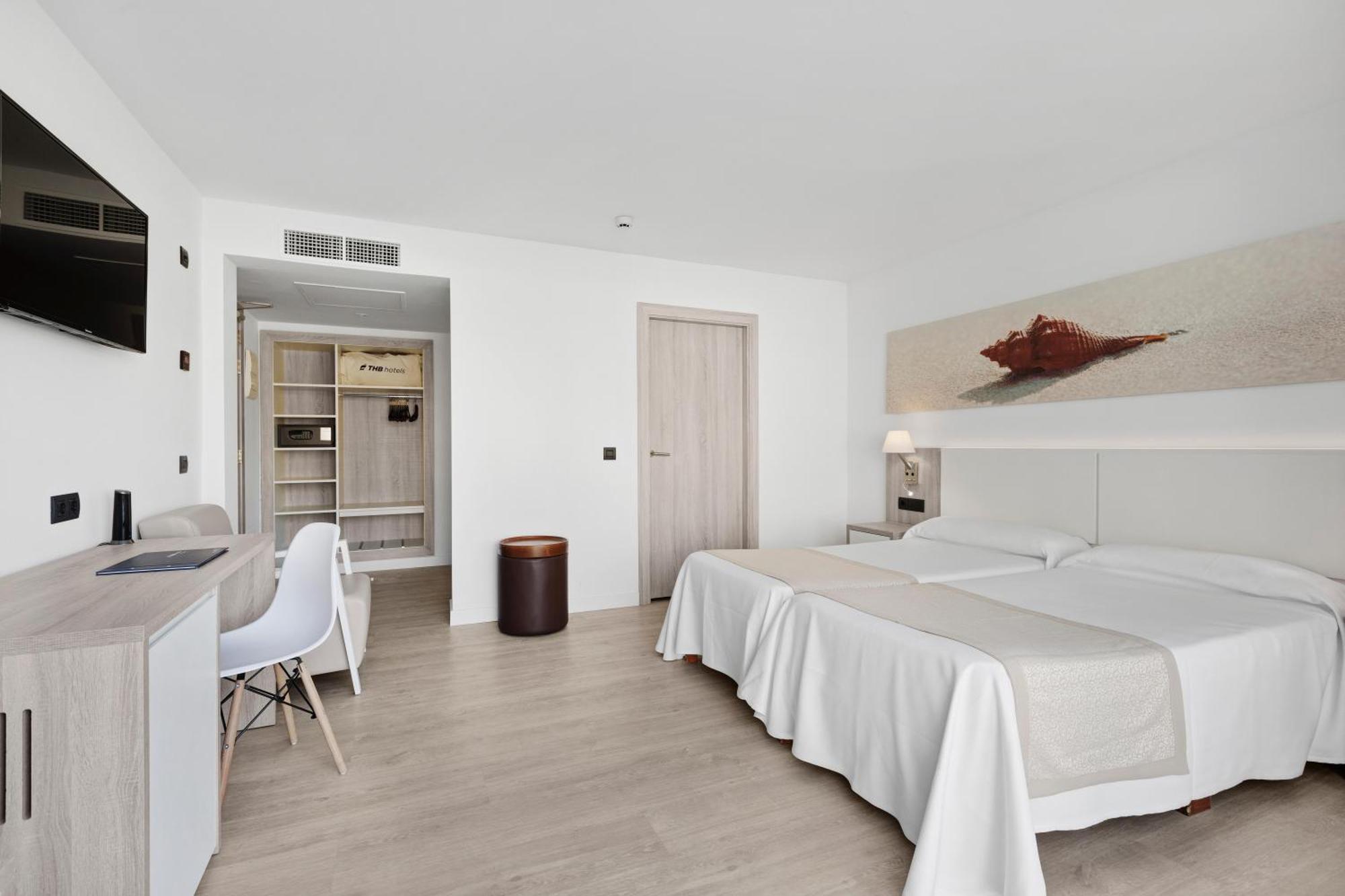 Premium Double Room with Direct Pool Access,1528233130:JPEG