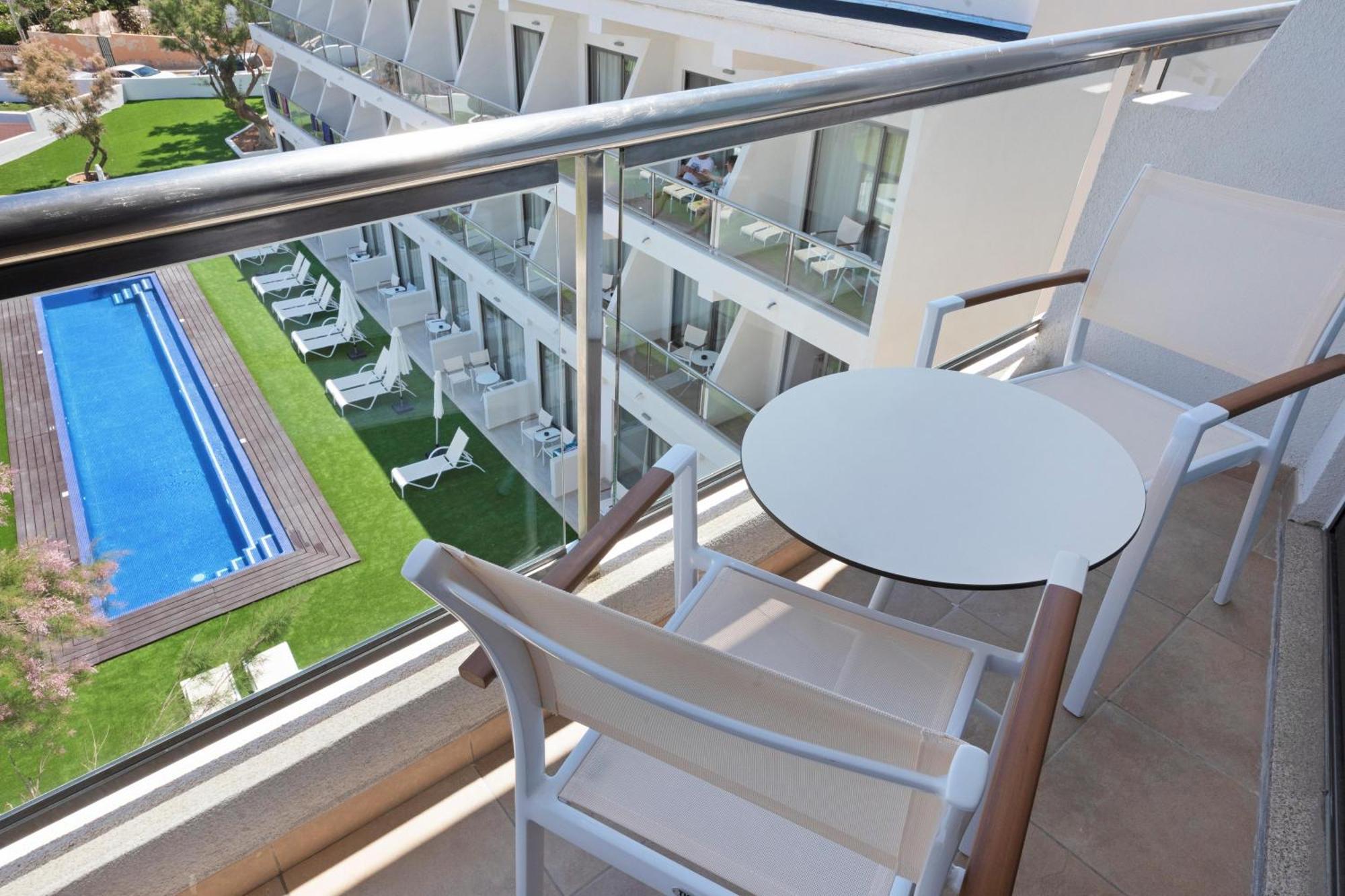 Double or Twin Room Side Sea View