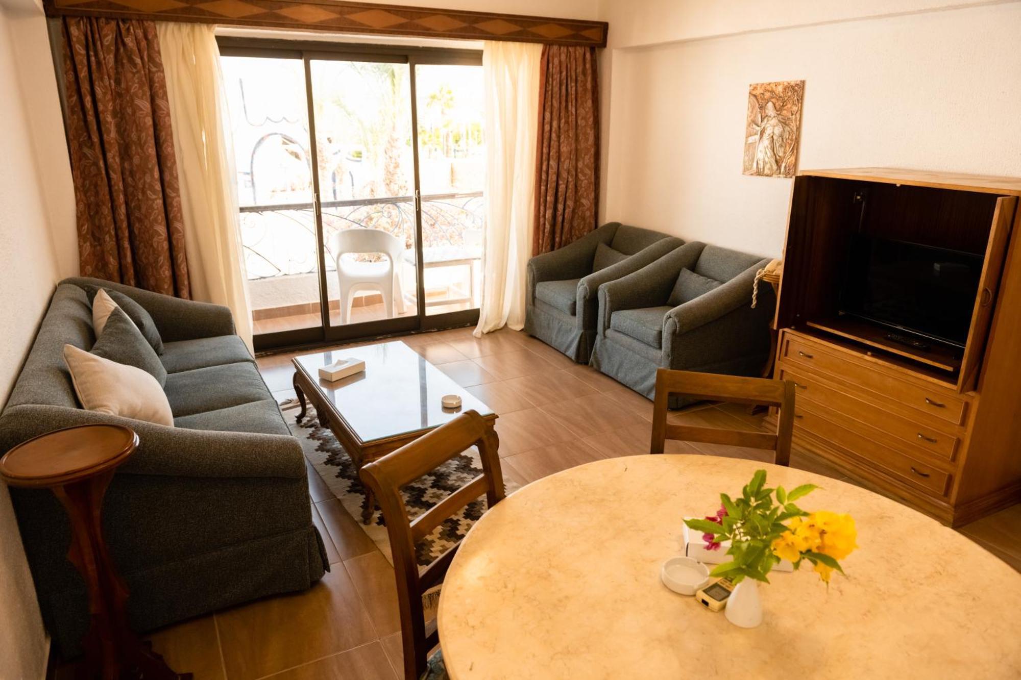 Two-Bedroom Apartment,1530255496:JPEG