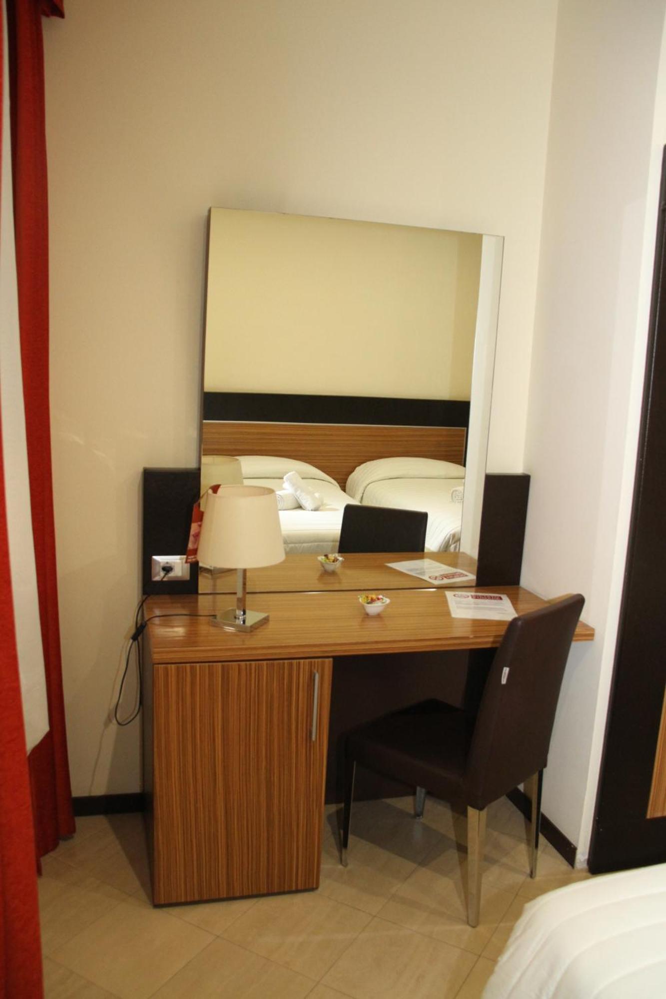 Twin Room,1531620280:JPEG