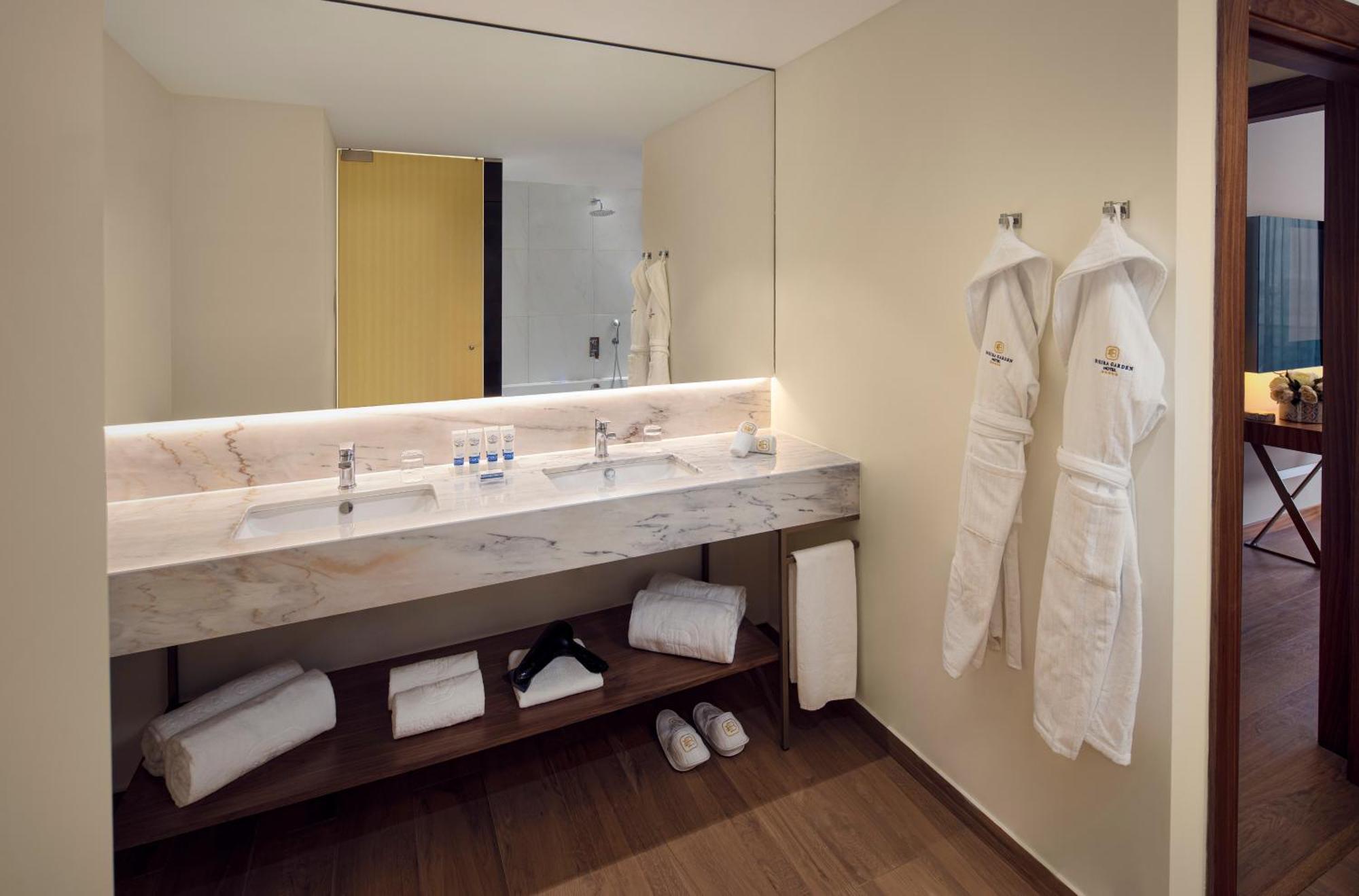 One-Bedroom King Suite with Balcony,1571438219:JPEG