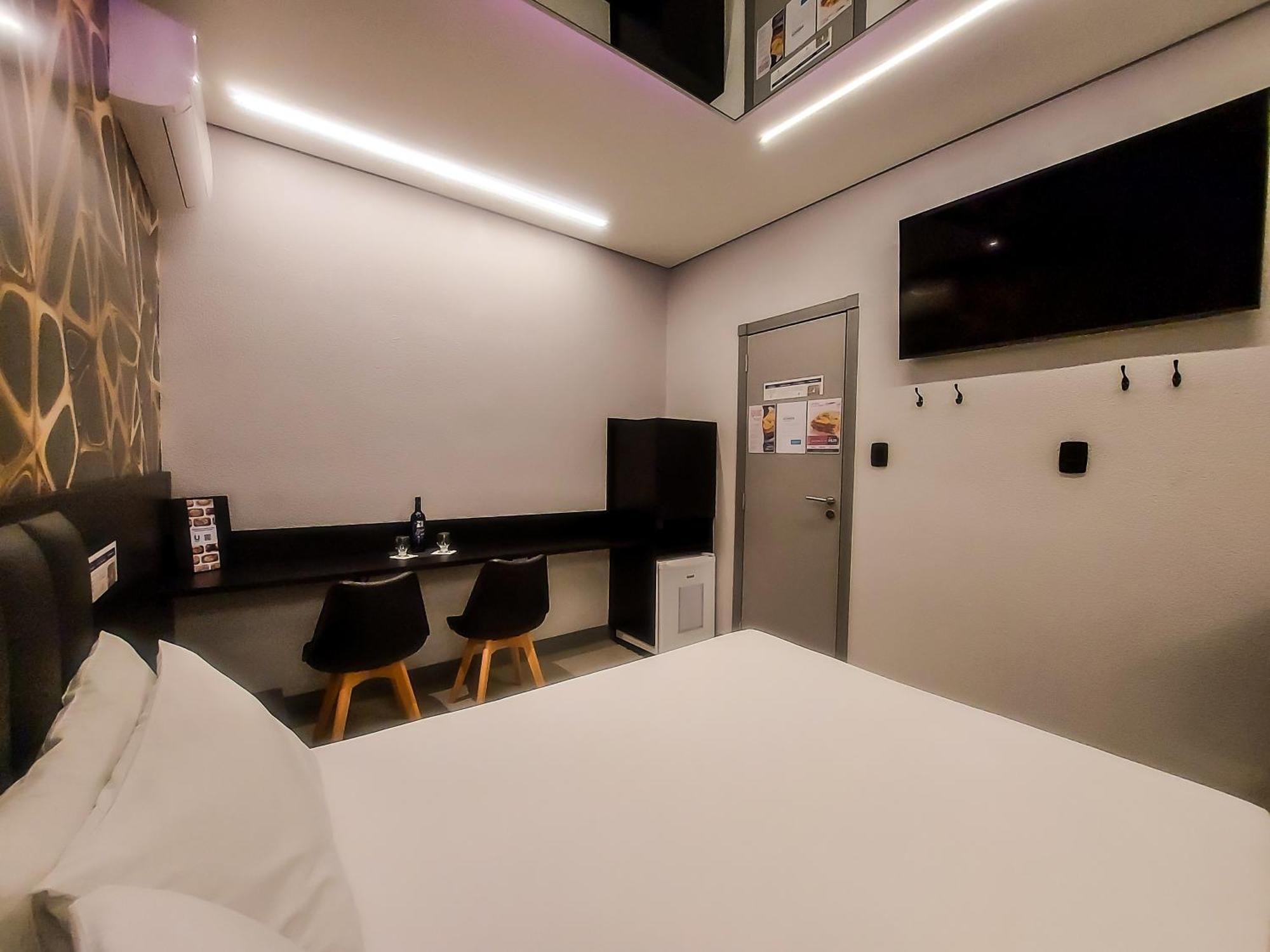 Deluxe Double Room Bath
