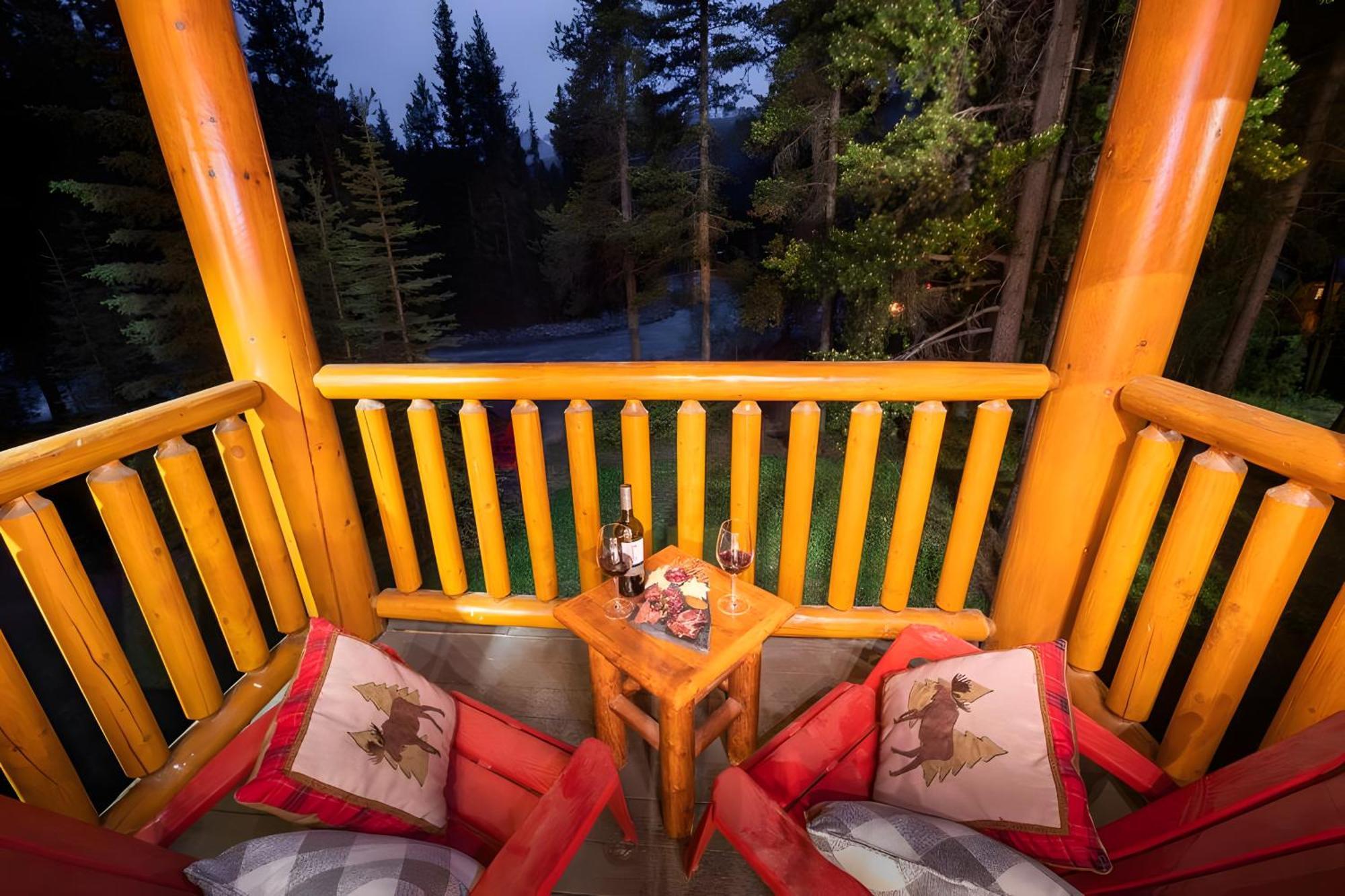 Superior Jacuzzi Suite Lodge Building,1536862282:JPEG
