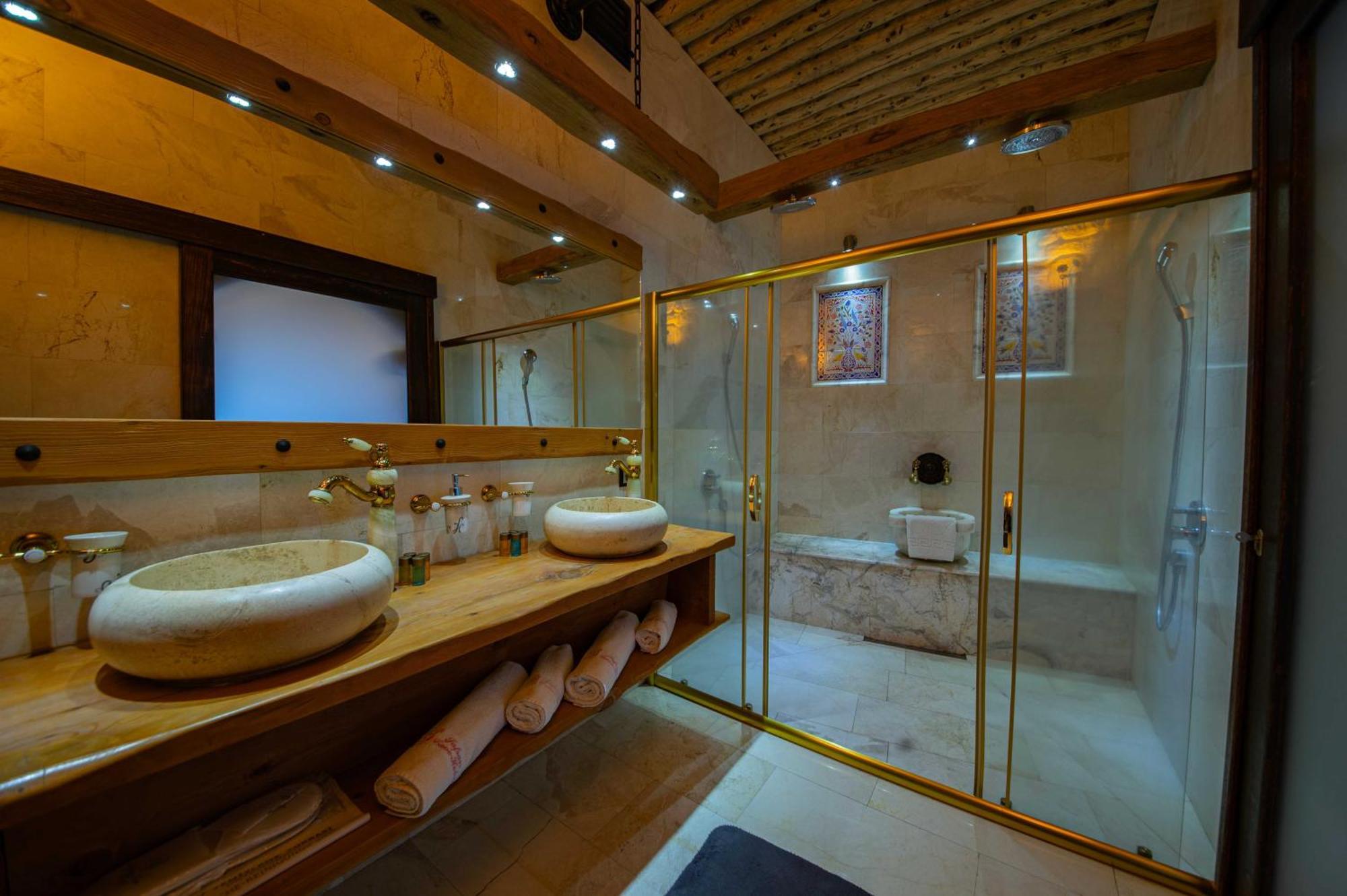 Large Double Room,1537657282:JPEG