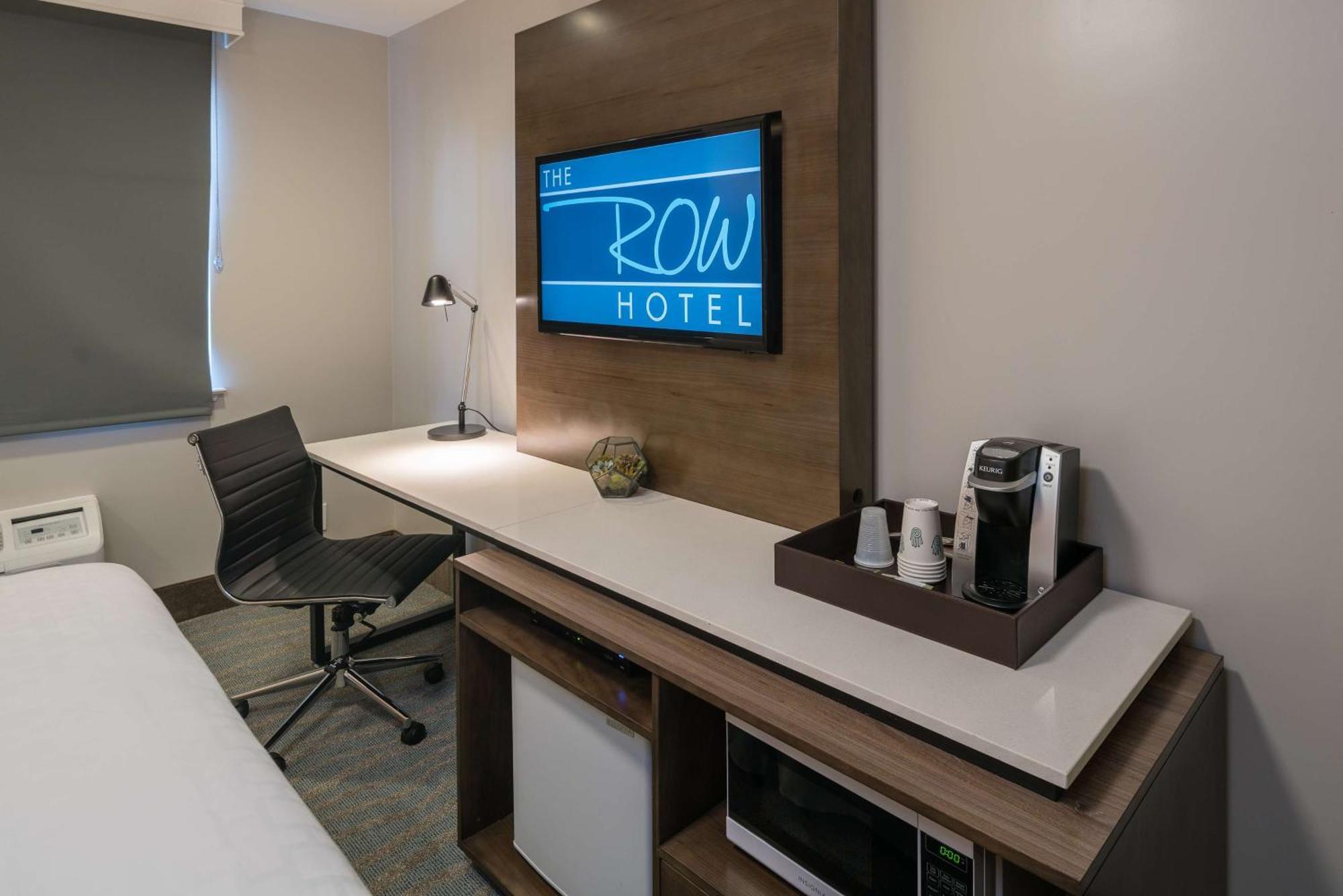 King Room with Roll-in Shower - Disability Access/Non-Smoking