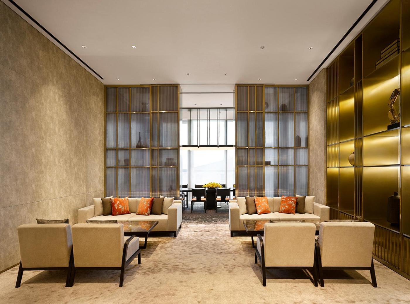 Club King Room