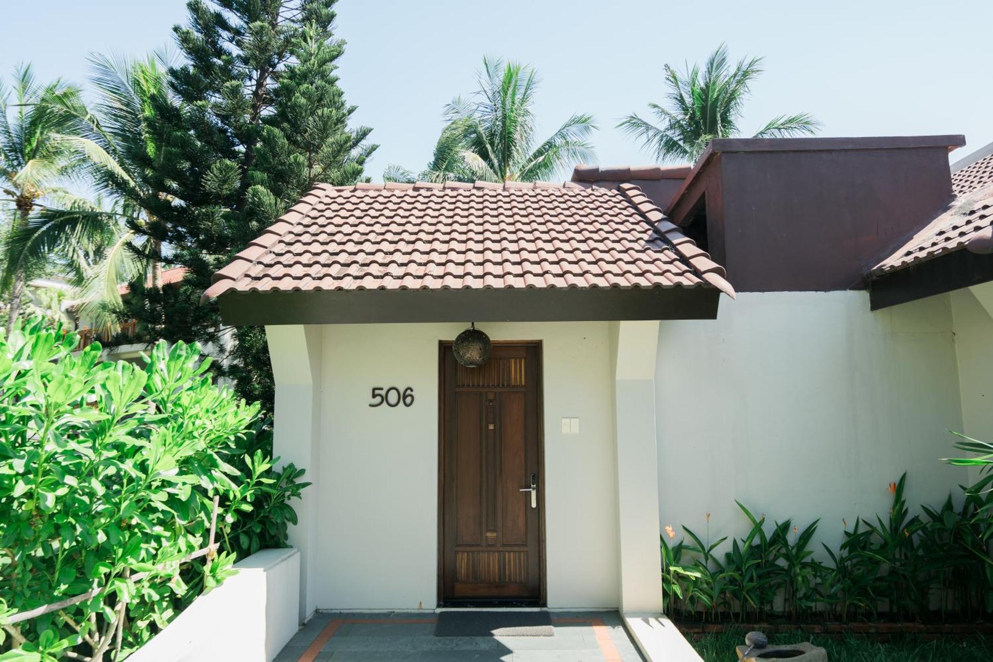 Bungalow Garden View
