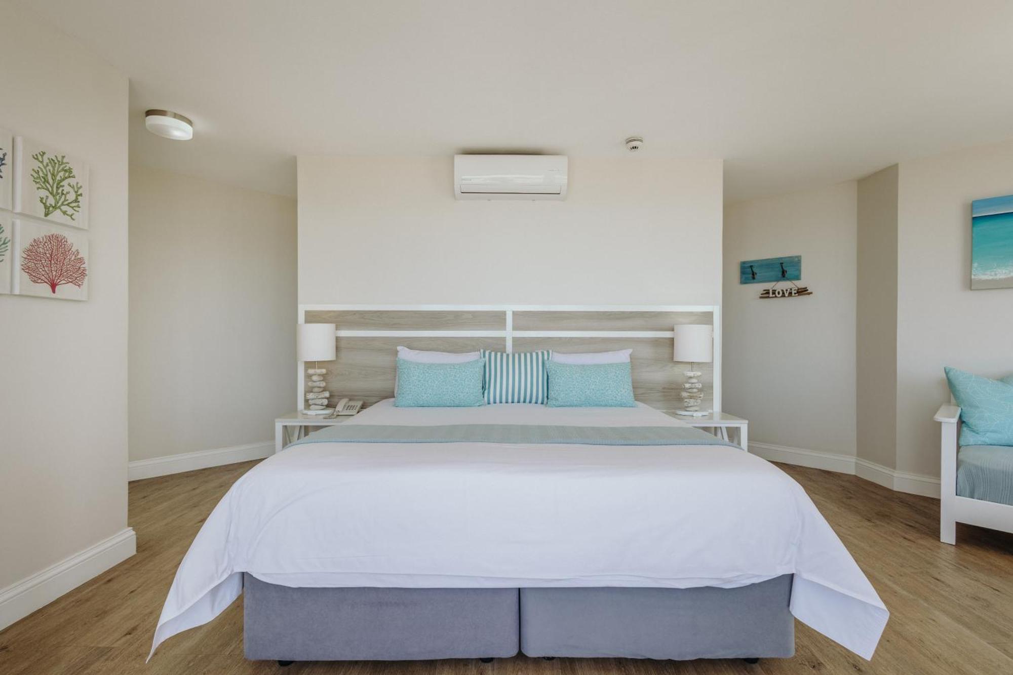 Honeymoon Suite,1540610734:JPEG