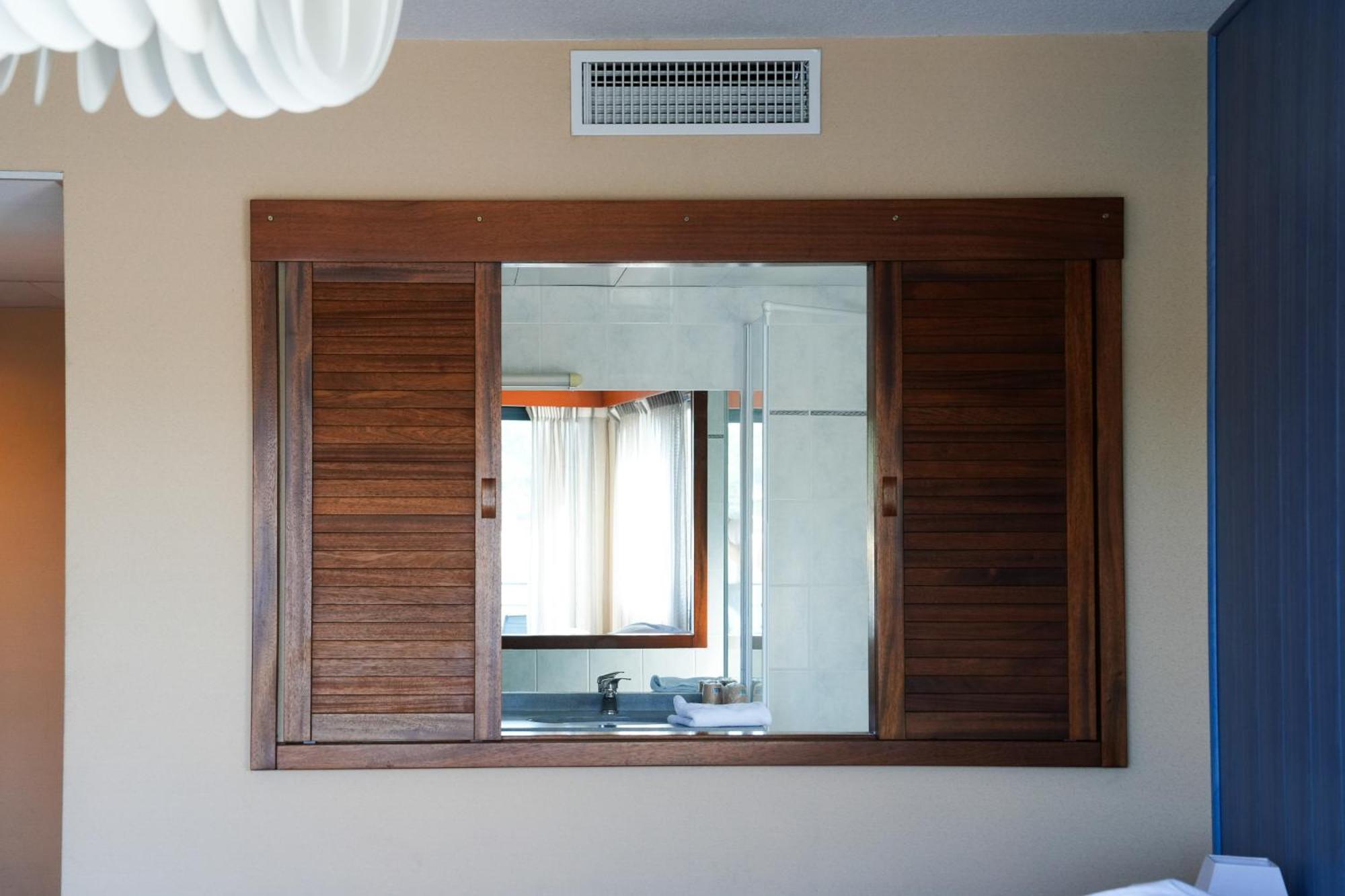 Junior Suite with Lake View,1542752791:JPEG