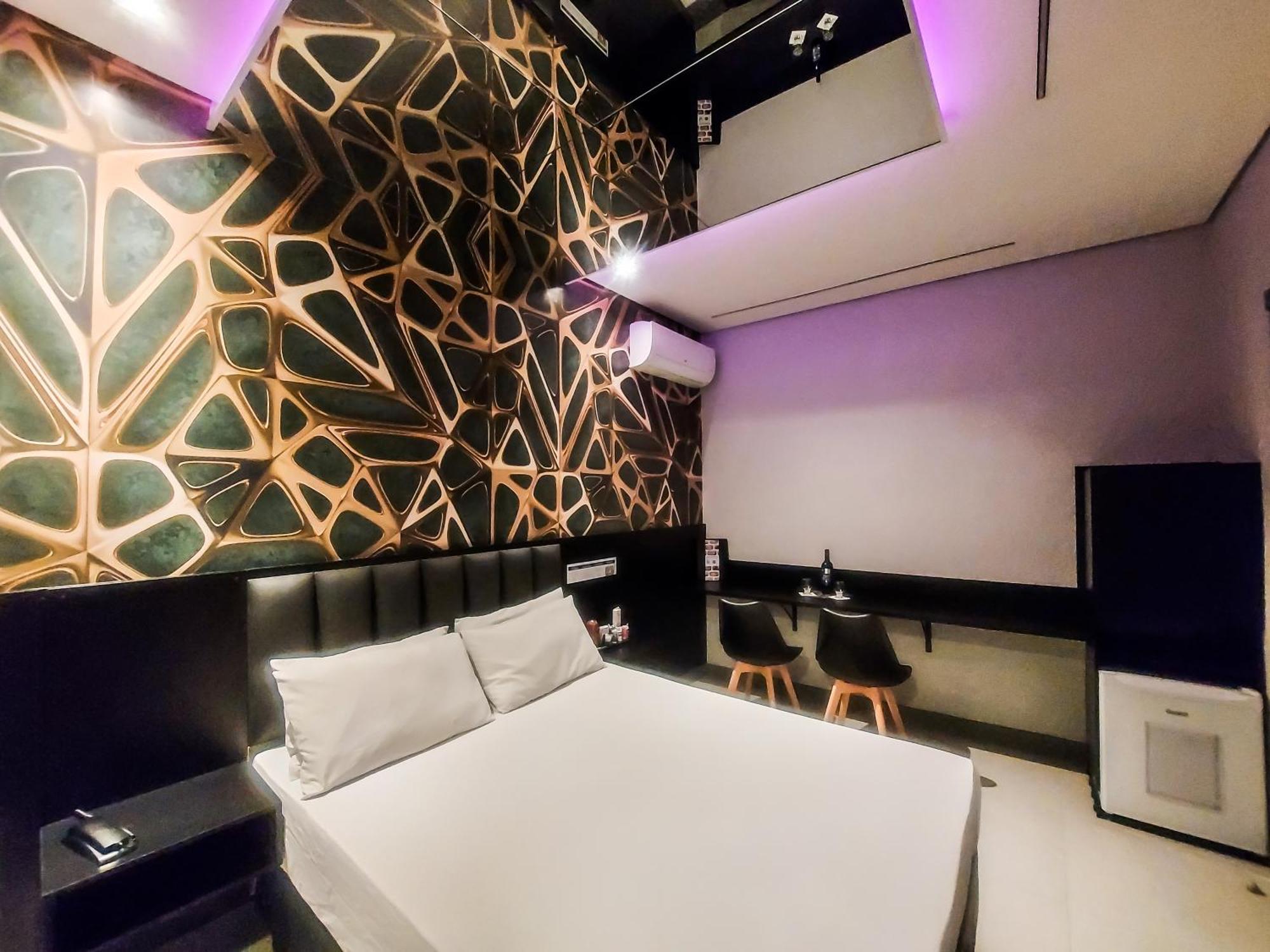 Deluxe Double Room Bath