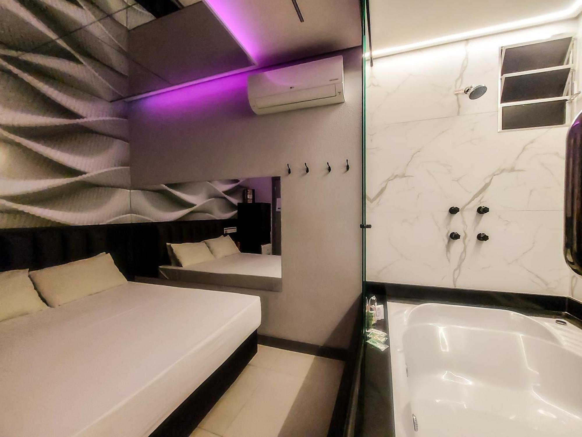Deluxe Double Room Bath