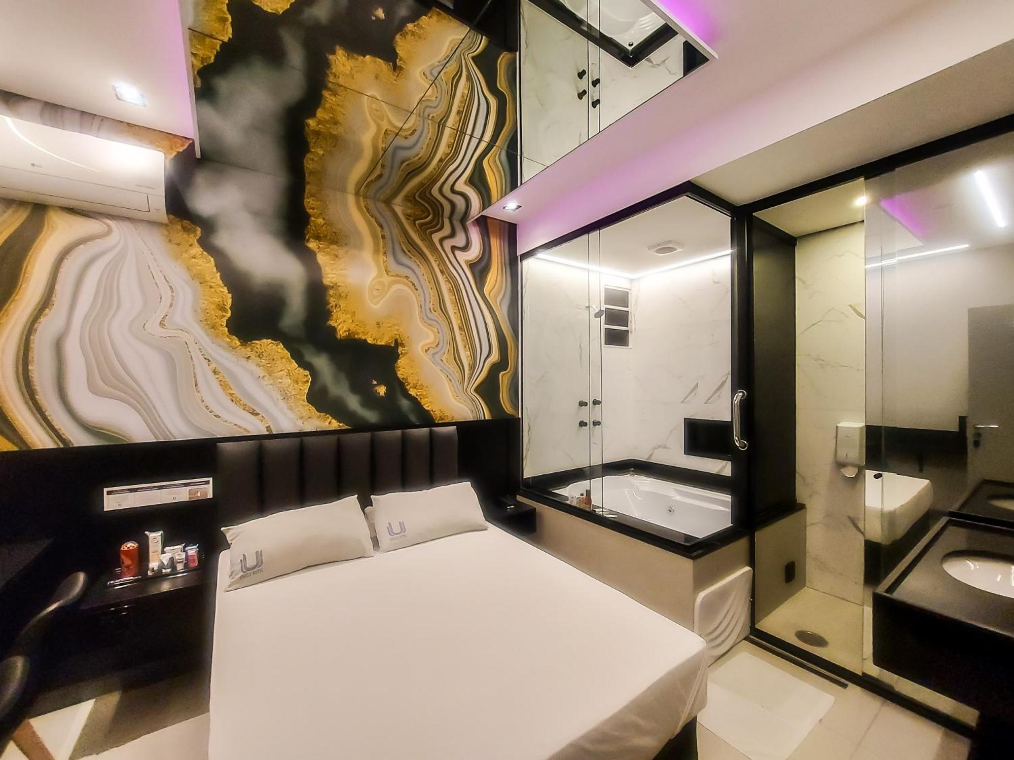 Deluxe Double Room Bath