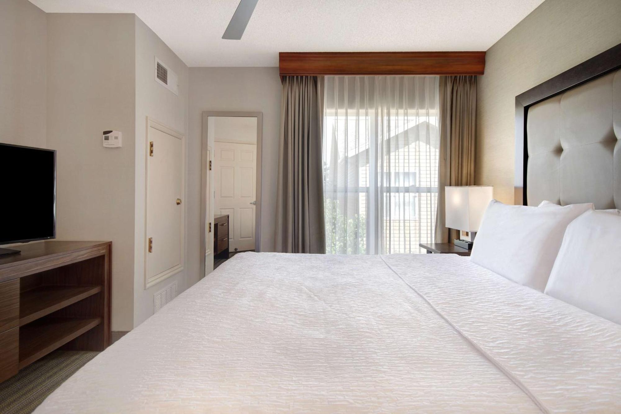 One-Bedroom King Suite - Non-Smoking,1543850737:JPEG