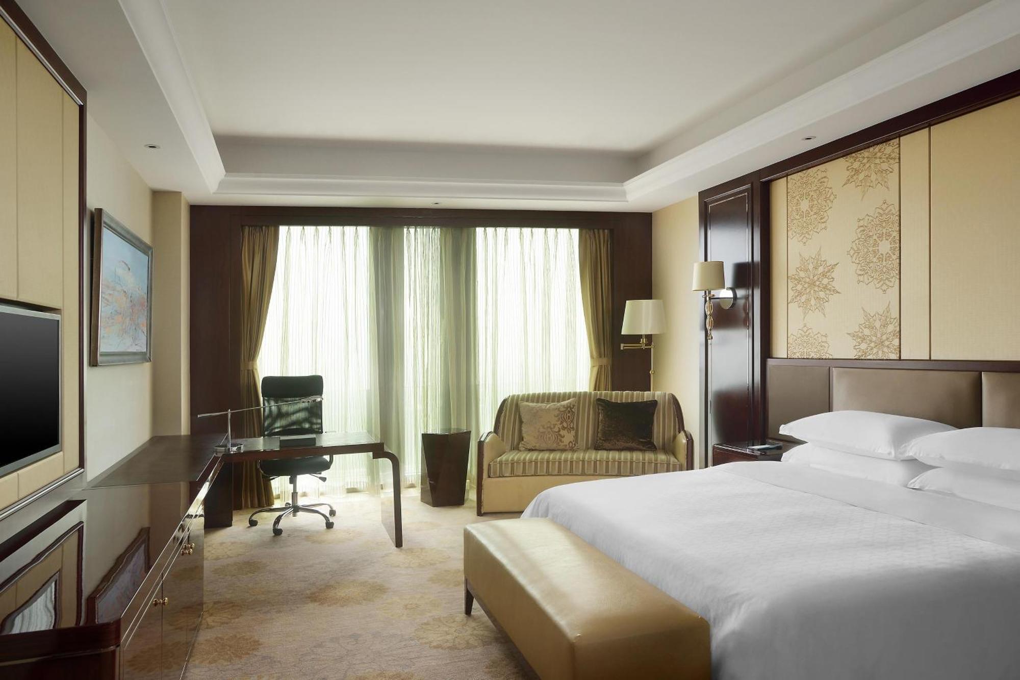 Club King Room