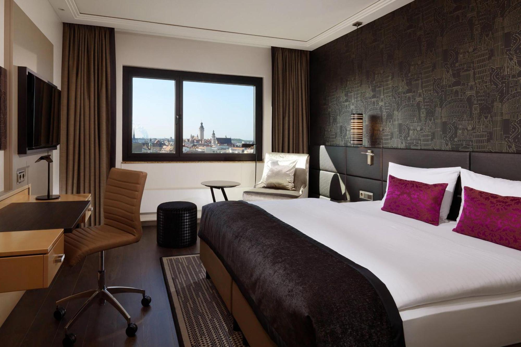 Deluxe, Guest room, 1 King, City view,1661635252:JPEG