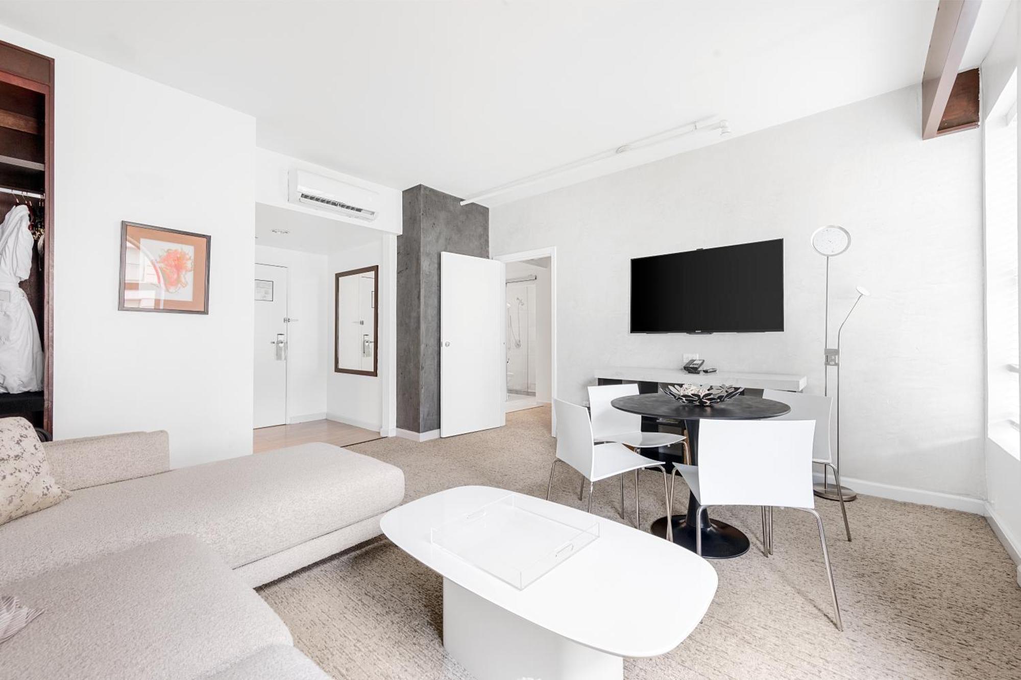 One-Bedroom King Suite - Non-Smoking,1544344699:JPEG