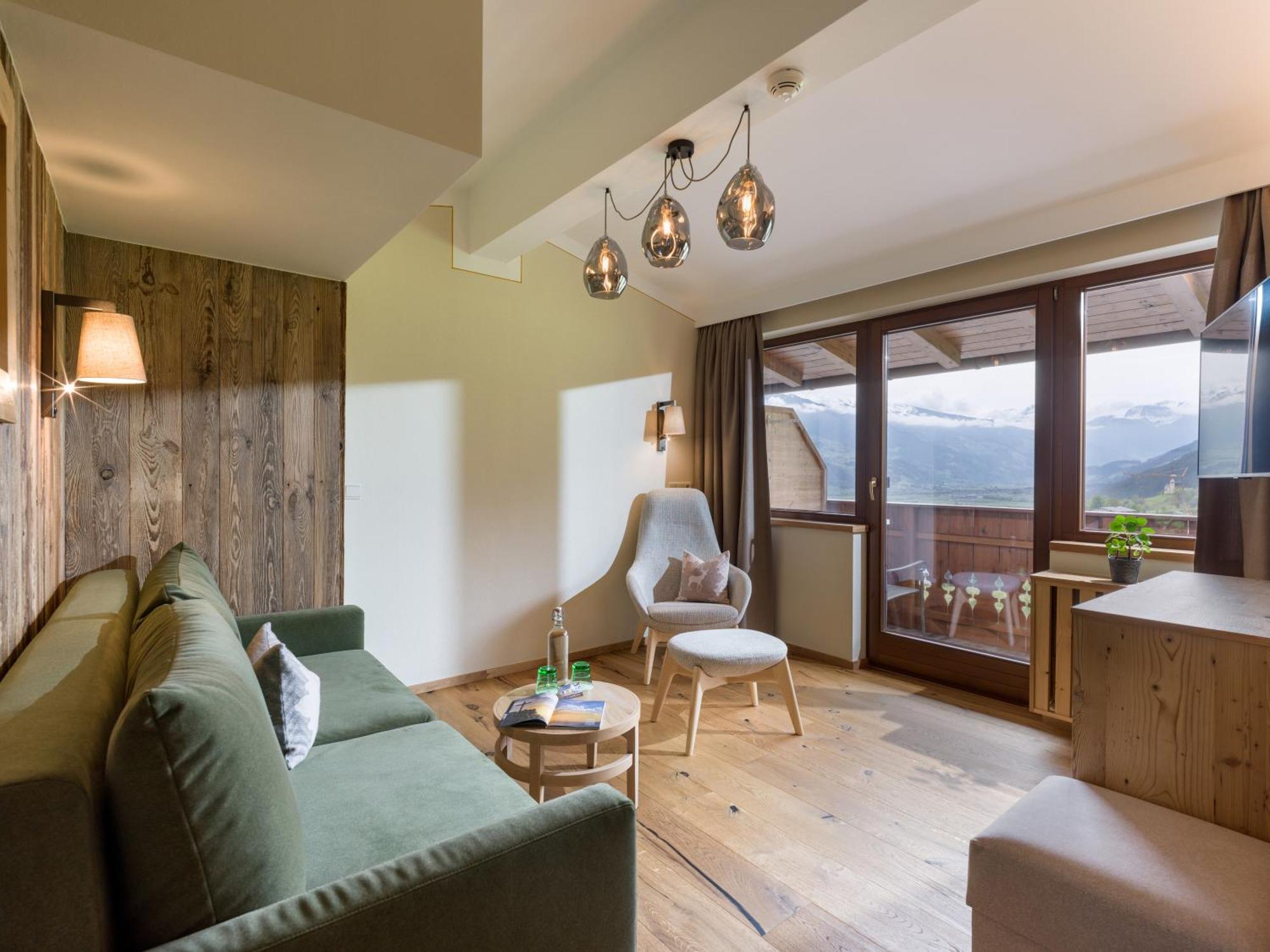 Junior Suite,1545727900:JPEG