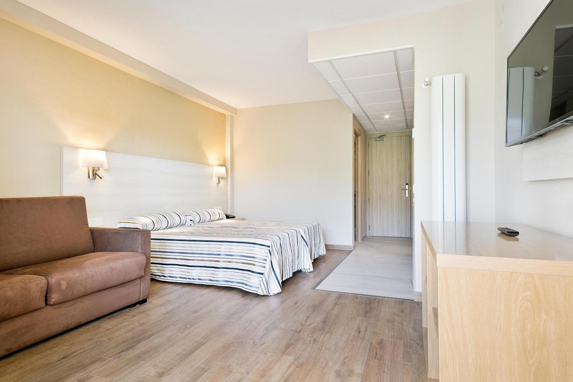 Double Room (2 Adults),1546389385:JPEG