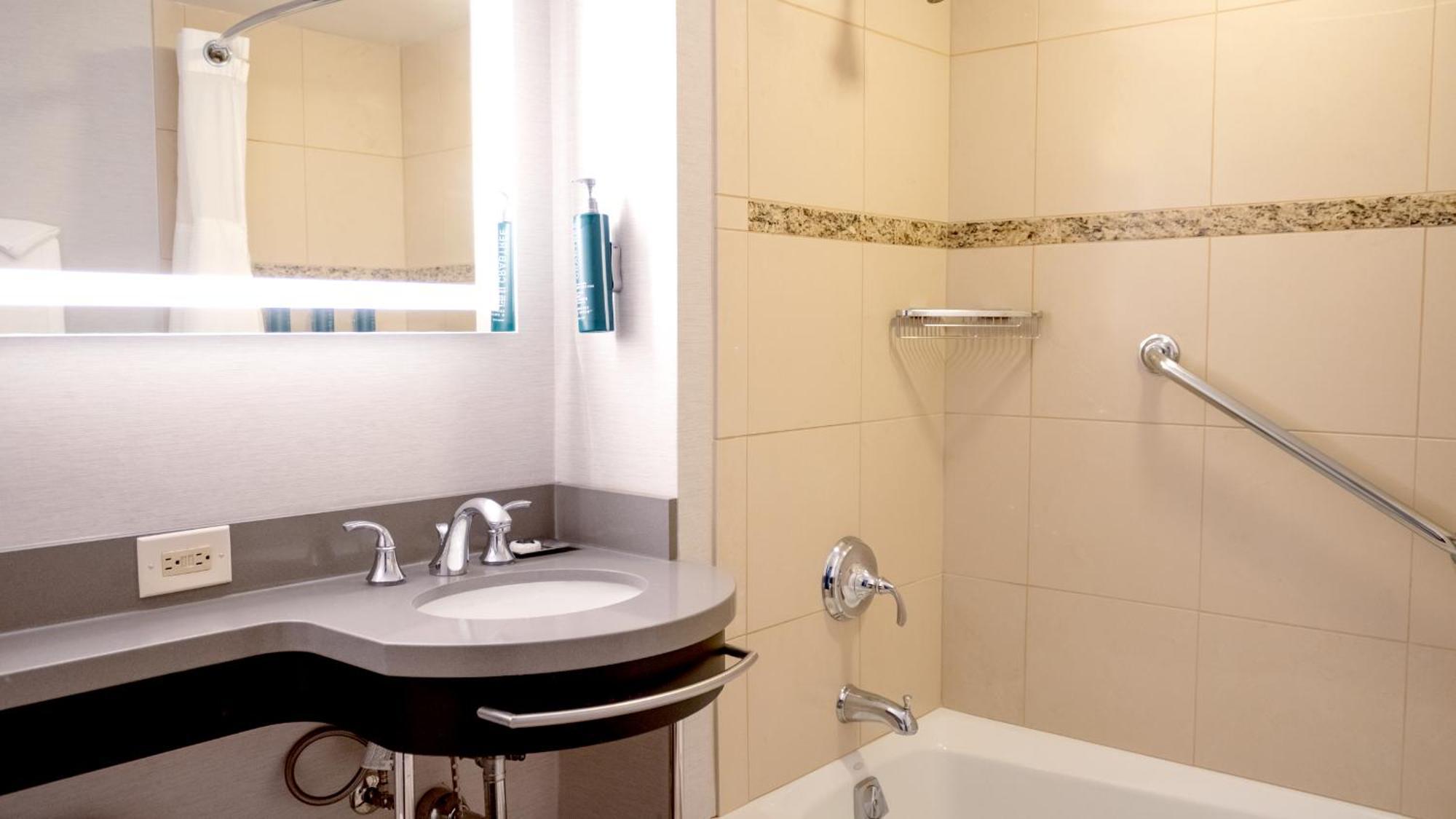 Double Corner Room - Hearing Accessible,1547345365:JPEG