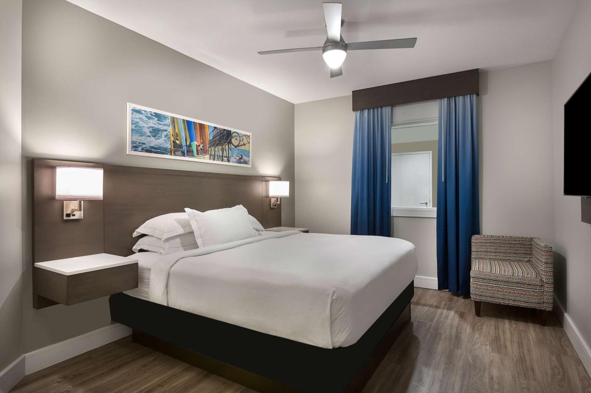 One-Bedroom King Suite - Oceanfront,1548563473:JPEG