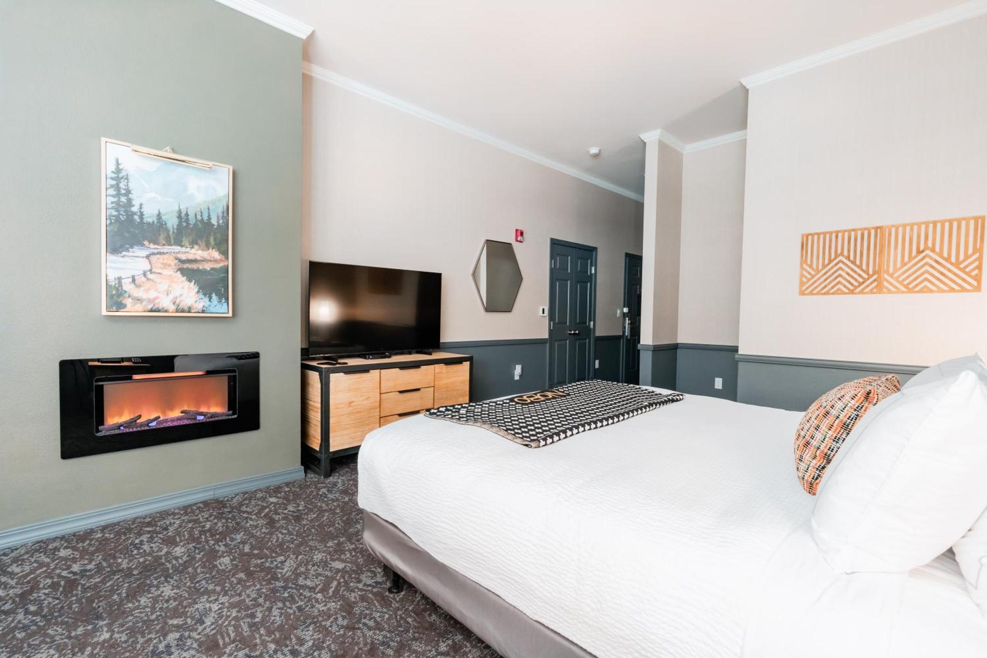 King Room with Sofa Bed