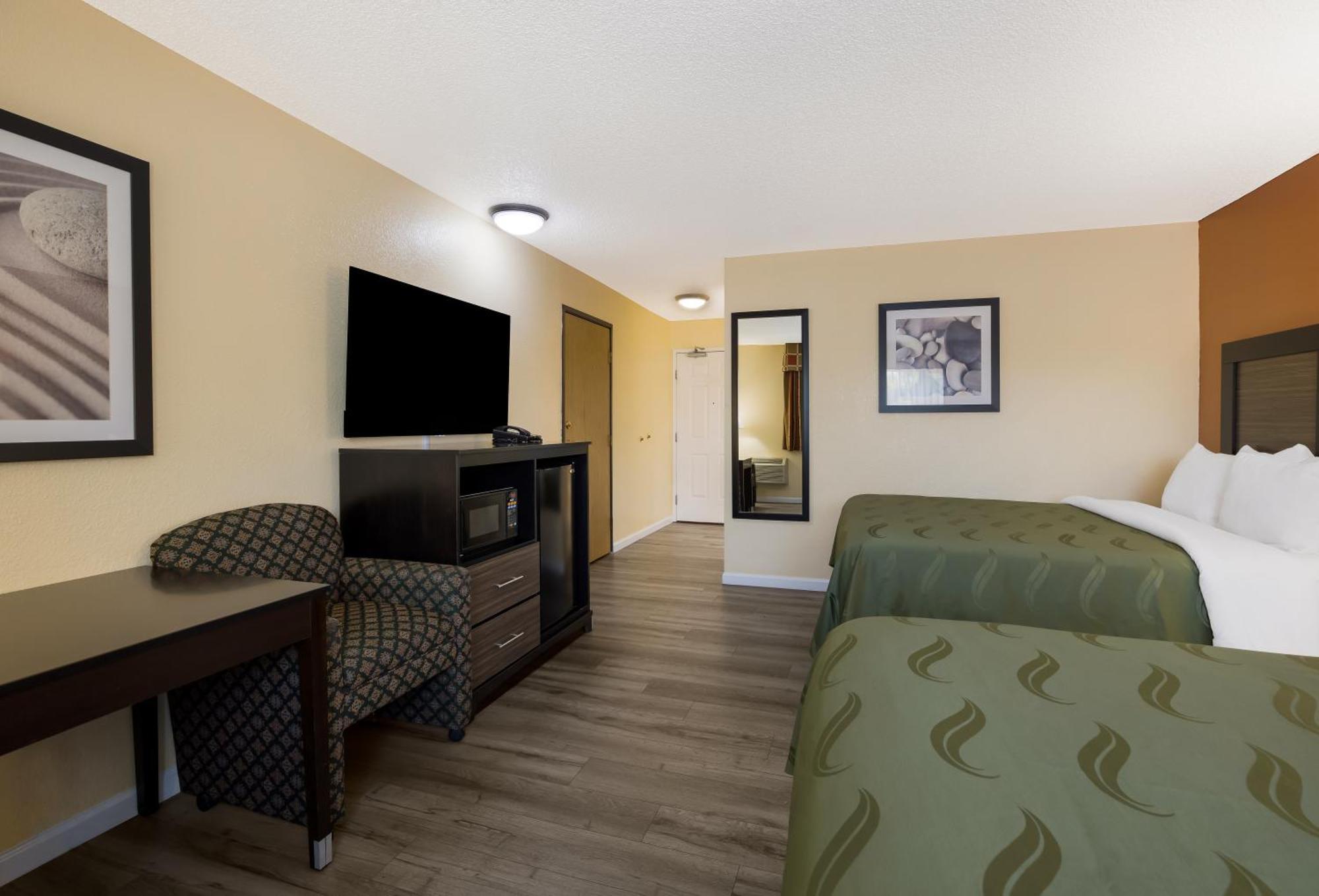 Queen Room with Two Queen Beds,1549865710:JPEG