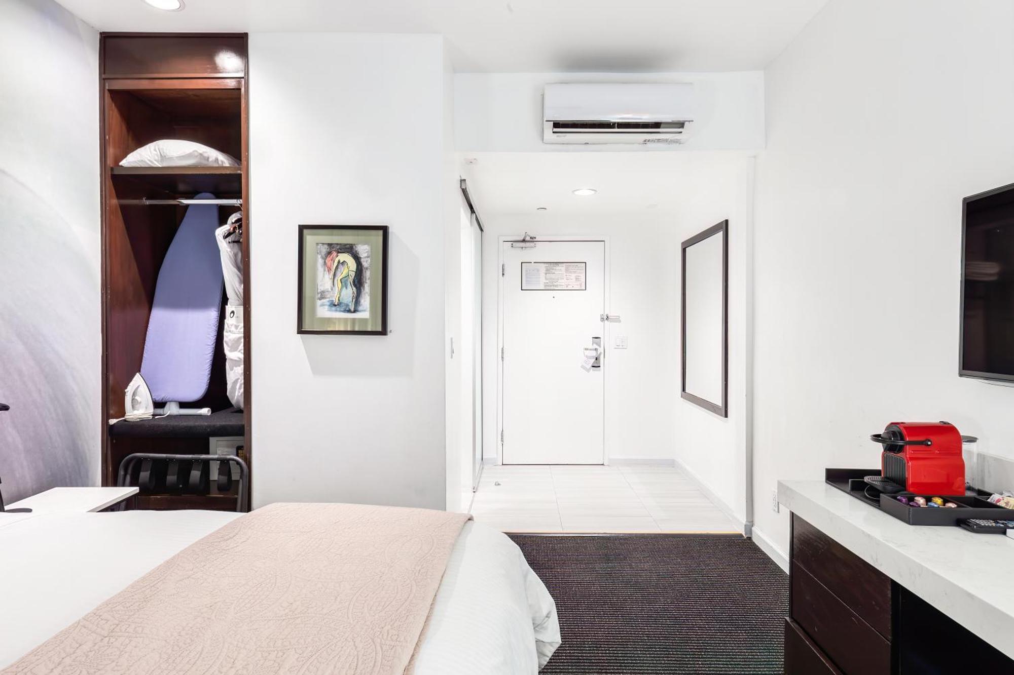 Deluxe King Room Non-Smoking