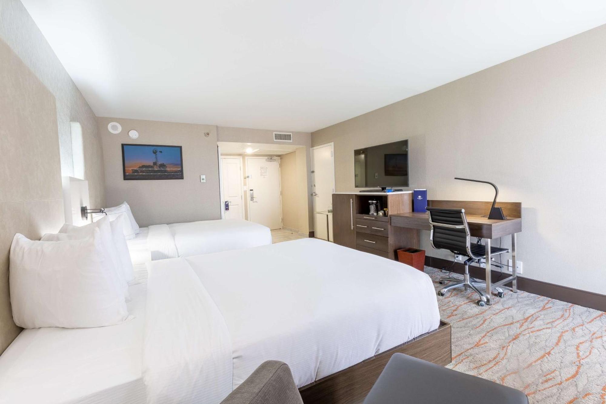 Queen Room with Two Queen Beds and Roll-In Shower - Mobility/Hearing Accessible,1706331029:JPEG
