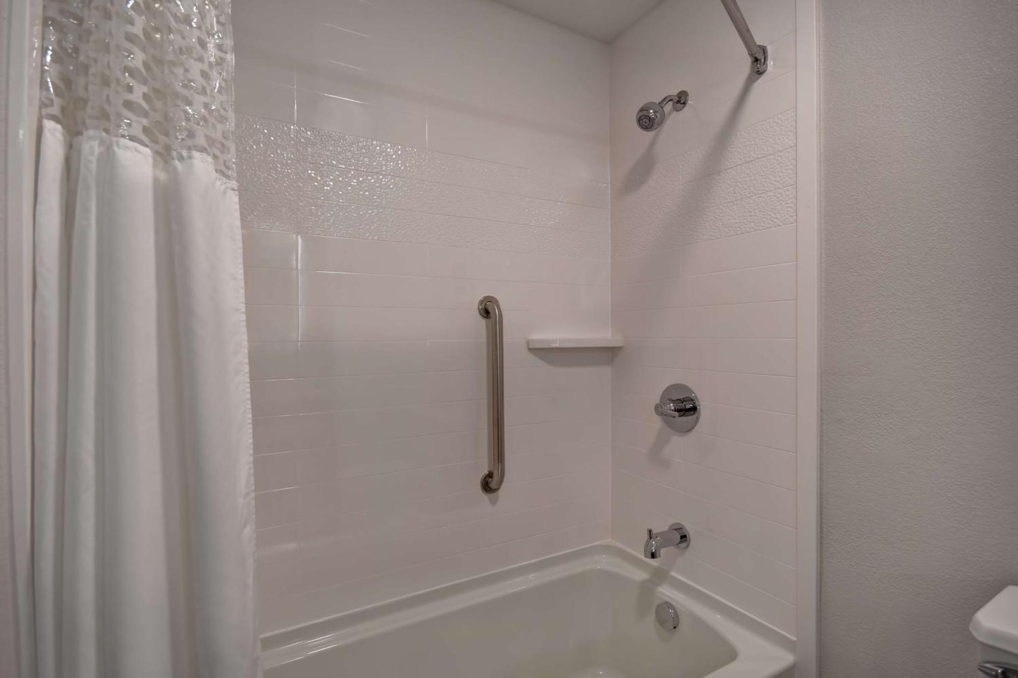 Queen Room with Microwave and Refrigerator - Non-Smoking